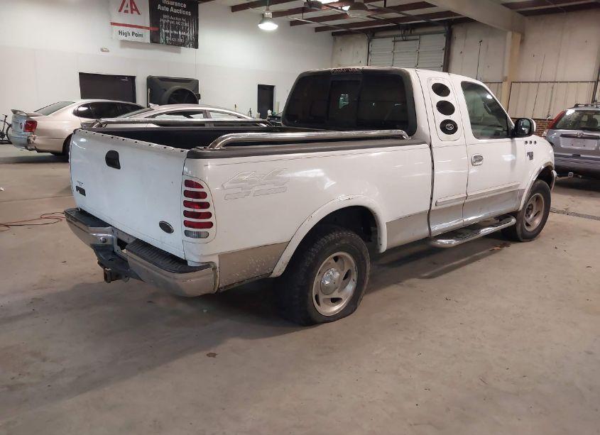 Photo 4 of 2000 Ford F-150 LARIAT/WORK SERIES/XL/XLT (VIN 1FTRX18W7YNA62690)