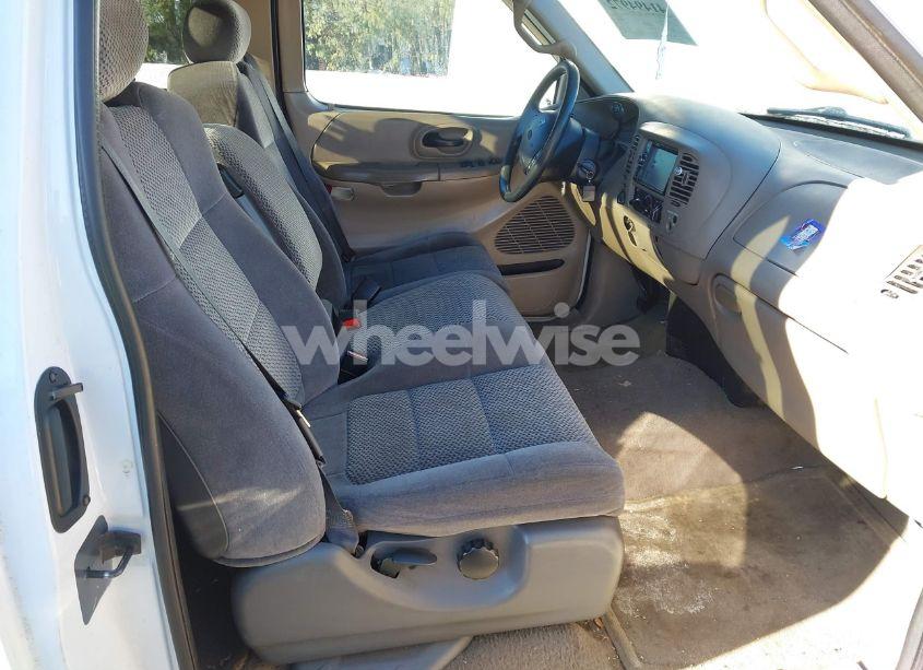 Photo 5 of 2000 Ford F-150 LARIAT/WORK SERIES/XL/XLT (VIN 1FTRX18W9YNB14241)