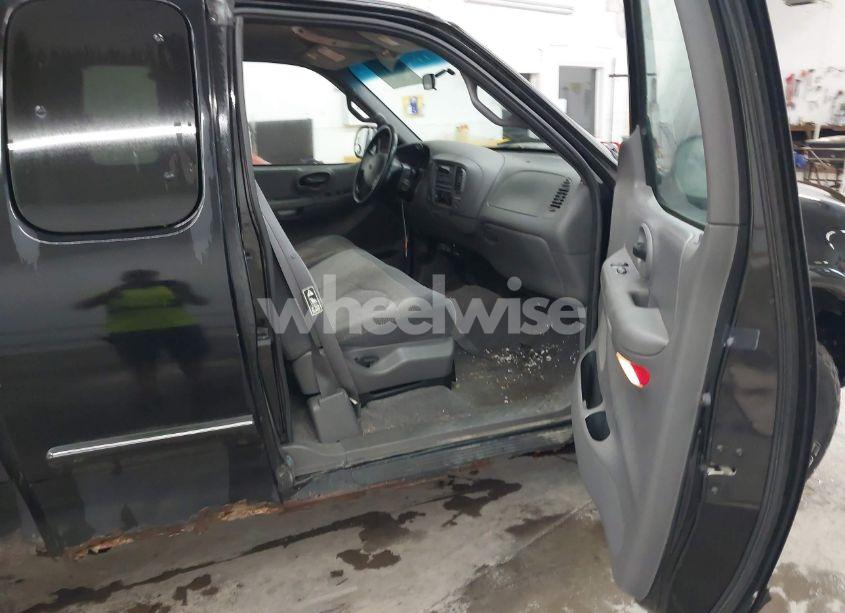 Photo 5 of 2000 Ford F-150 LARIAT/WORK SERIES/XL/XLT (VIN 1FTRX18W9YNB67215)