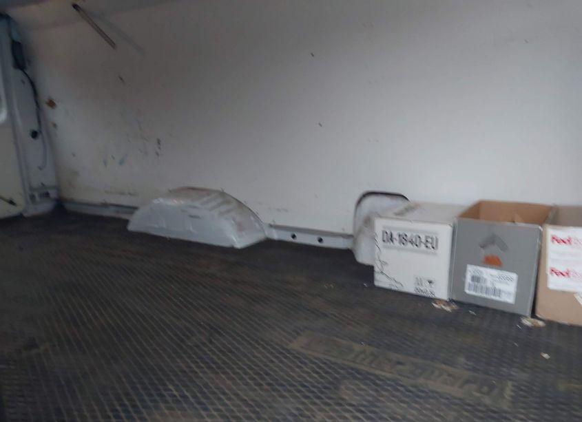 Photo 8 of 2000 Ford E-350 SUPER DUTY COMMERCIAL/RECREATIONAL (VIN 1FTSS34F5YHB35412)