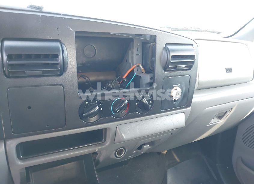 Photo 12 of 2005 Ford F-250 LARIAT/XL/XLT (VIN 1FTSW205X5EB37228)