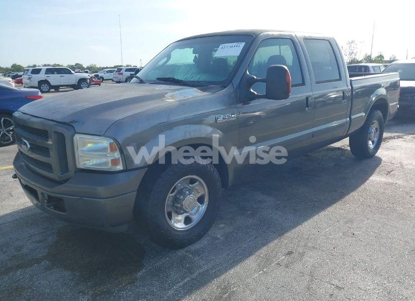 Photo 2 of 2005 Ford F-250 LARIAT/XL/XLT (VIN 1FTSW205X5EB37228)