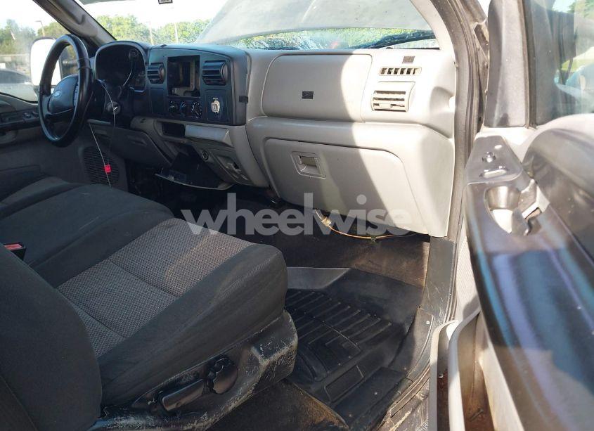 Photo 5 of 2005 Ford F-250 LARIAT/XL/XLT (VIN 1FTSW205X5EB37228)