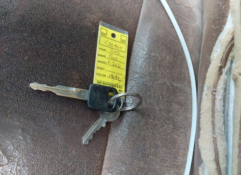 Photo 11 of 2005 Ford F-250 LARIAT/XL/XLT (VIN 1FTSW21P85EC32905)