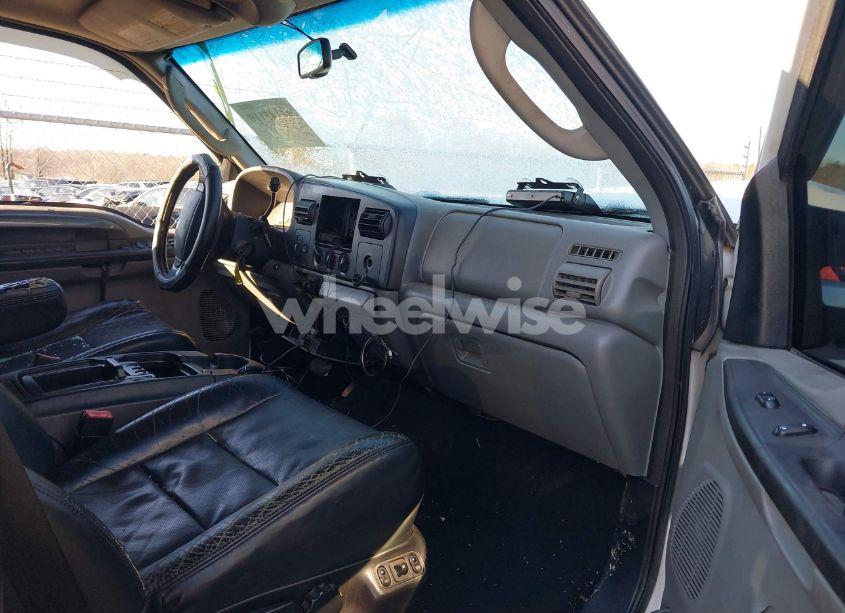 Photo 5 of 2005 Ford F-250 LARIAT/XL/XLT (VIN 1FTSW21P95EB74884)