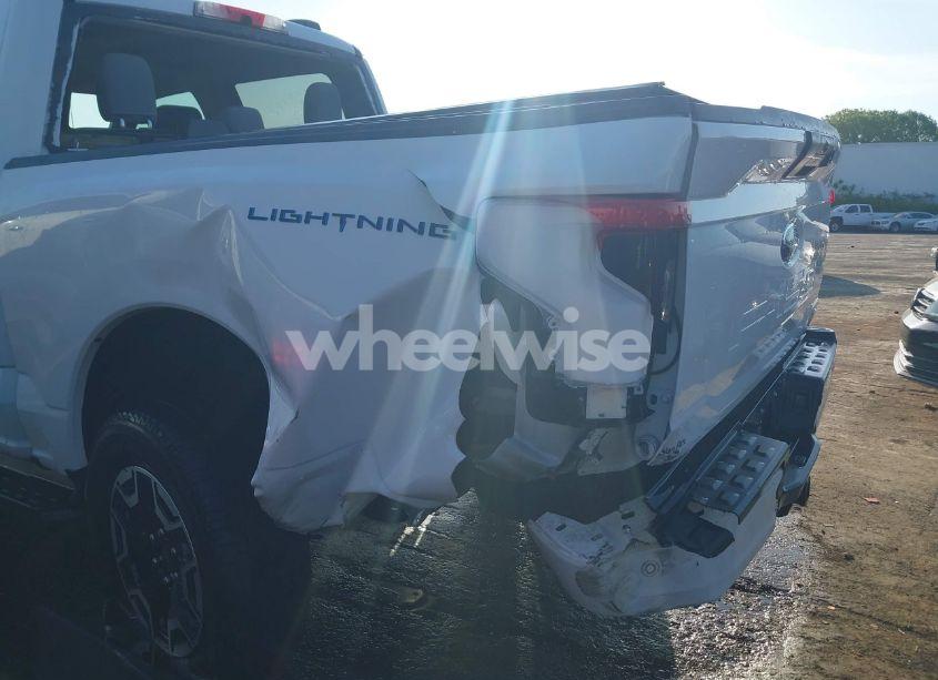 Photo 6 of 2023 Ford F-150 LIGHTNING XLT (VIN 1FTVW1EL6PWG34059)