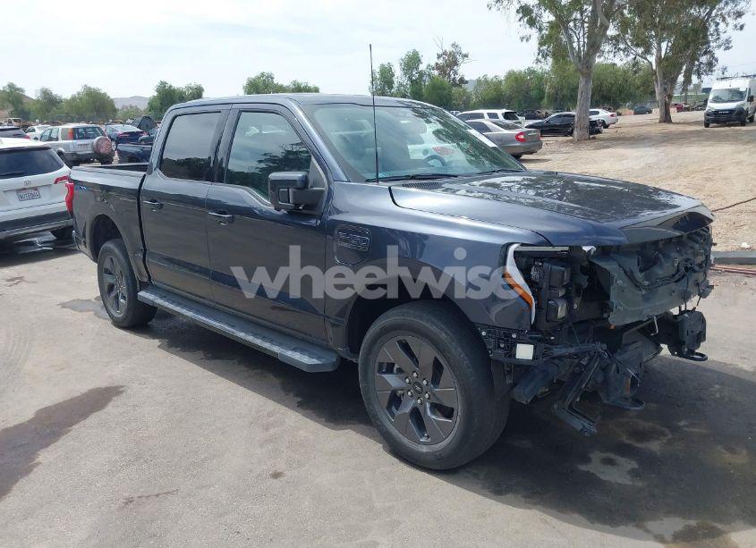 2022 Ford F-150 LIGHTNING LARIAT (VIN 1FTVW1EL8NWG14716) main photo