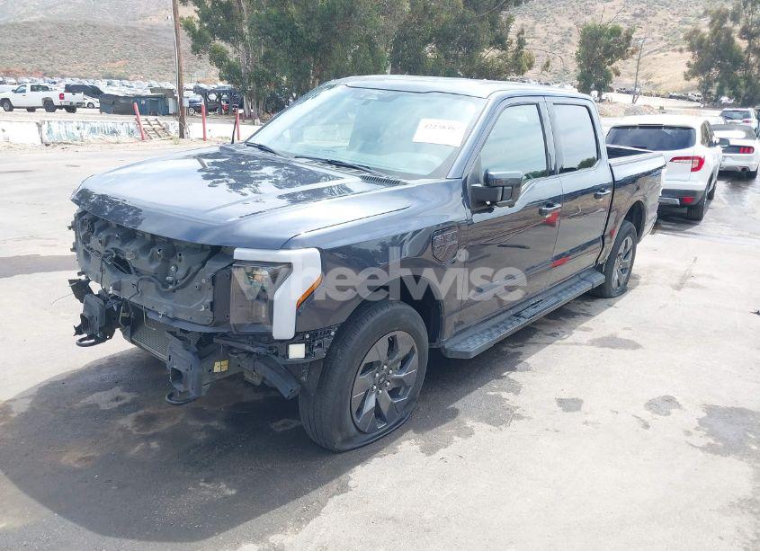 Photo 2 of 2022 Ford F-150 LIGHTNING LARIAT (VIN 1FTVW1EL8NWG14716)