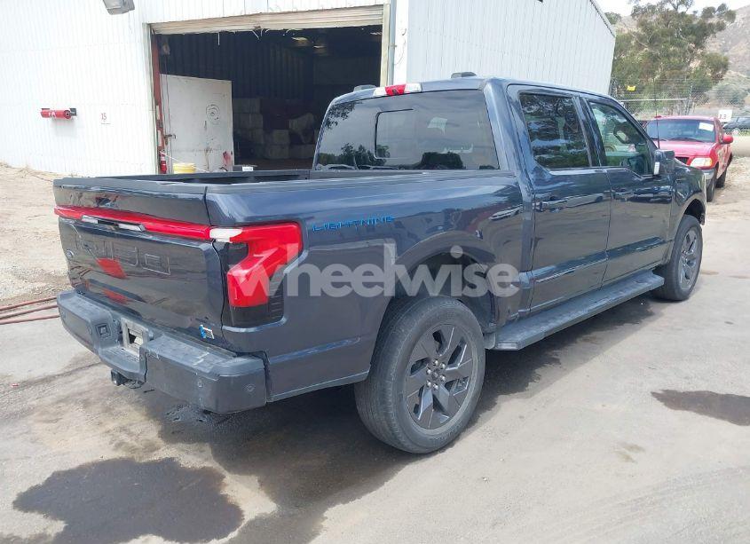 Photo 4 of 2022 Ford F-150 LIGHTNING LARIAT (VIN 1FTVW1EL8NWG14716)