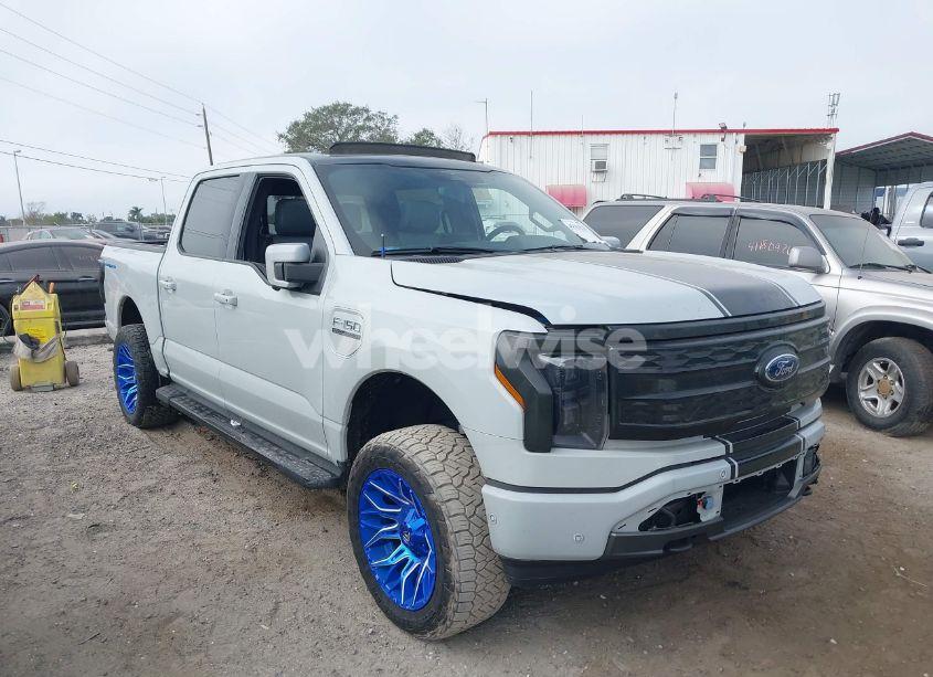 2023 Ford F-150 LIGHTNING LARIAT (VIN 1FTVW1EV9PWG07469) main photo