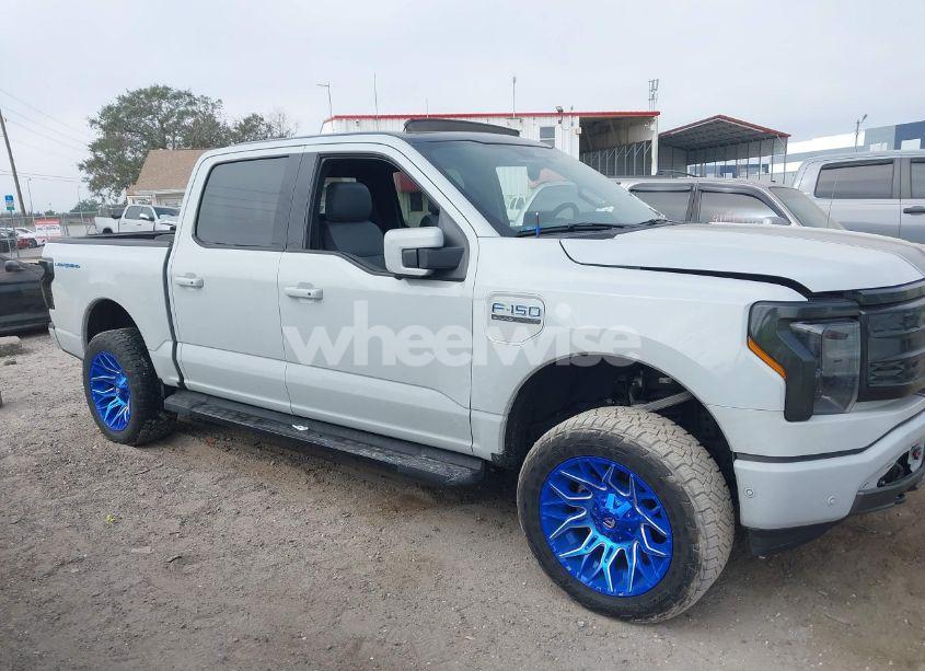 Photo 13 of 2023 Ford F-150 LIGHTNING LARIAT (VIN 1FTVW1EV9PWG07469)