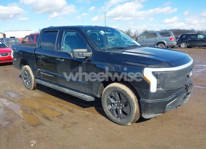 2024 Ford F-150 LIGHTNING XLT (VIN 1FTVW3LK3RWG06339) main photo