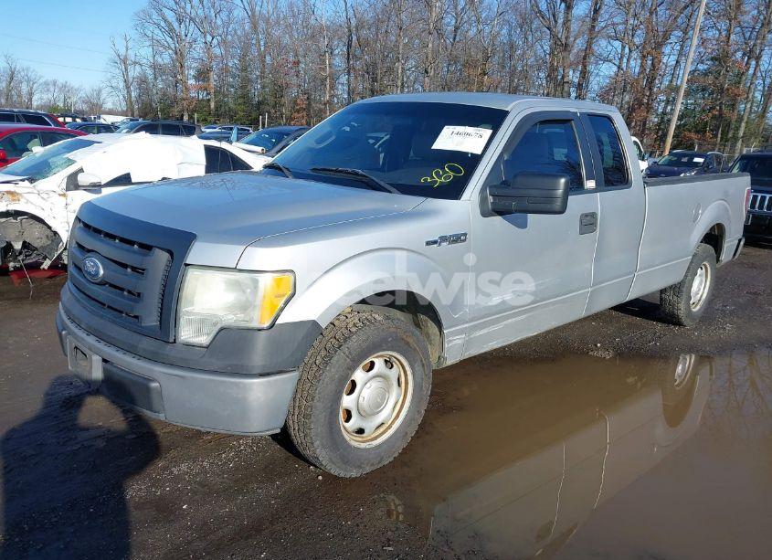 Photo 2 of 2010 Ford F-150 XL (VIN 1FTVX1CV9AKE41615)