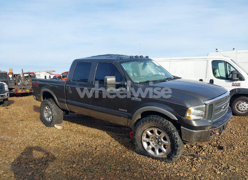 2005 Ford F-350 LARIAT/XL/XLT (VIN 1FTWW31P05EB97798) main photo