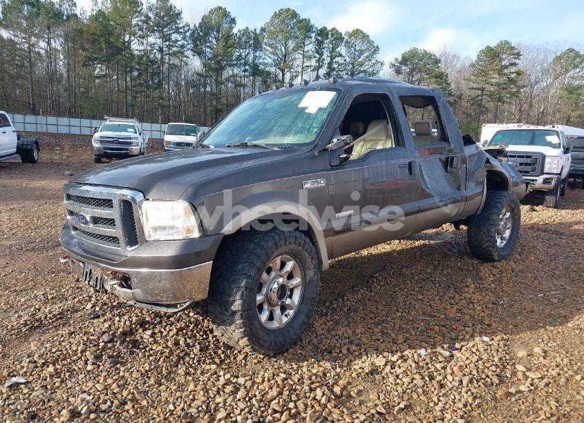 Photo 2 of 2005 Ford F-350 LARIAT/XL/XLT (VIN 1FTWW31P05EB97798)