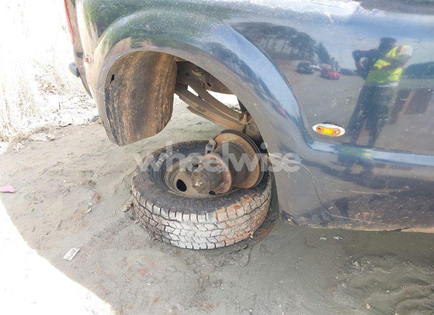 Photo 12 of 2001 Ford F-350 LARIAT/XL/XLT (VIN 1FTWW32F21EC70556)