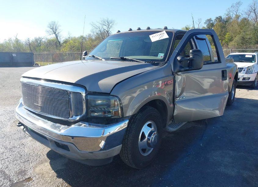 Photo 2 of 2002 Ford F-350 LARIAT/XL/XLT (VIN 1FTWW32F92EC14650)