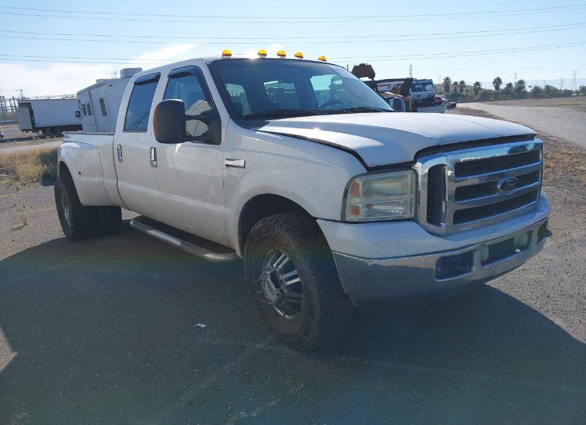 2005 Ford F-350 LARIAT/XL/XLT (VIN 1FTWW32P25EC27740) main photo