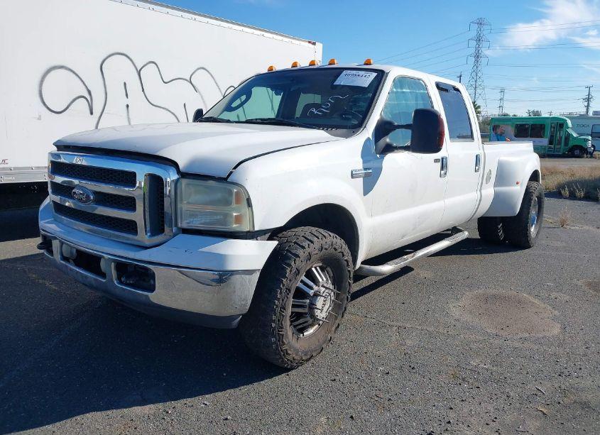 Photo 2 of 2005 Ford F-350 LARIAT/XL/XLT (VIN 1FTWW32P25EC27740)