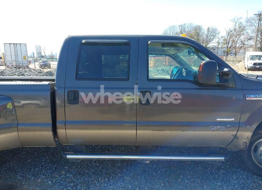 Photo 16 of 2005 Ford F-350 LARIAT/XL/XLT (VIN 1FTWW33P85EC76083)