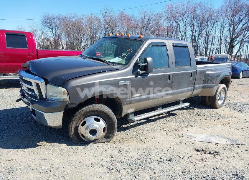 Photo 2 of 2005 Ford F-350 LARIAT/XL/XLT (VIN 1FTWW33P85EC76083)