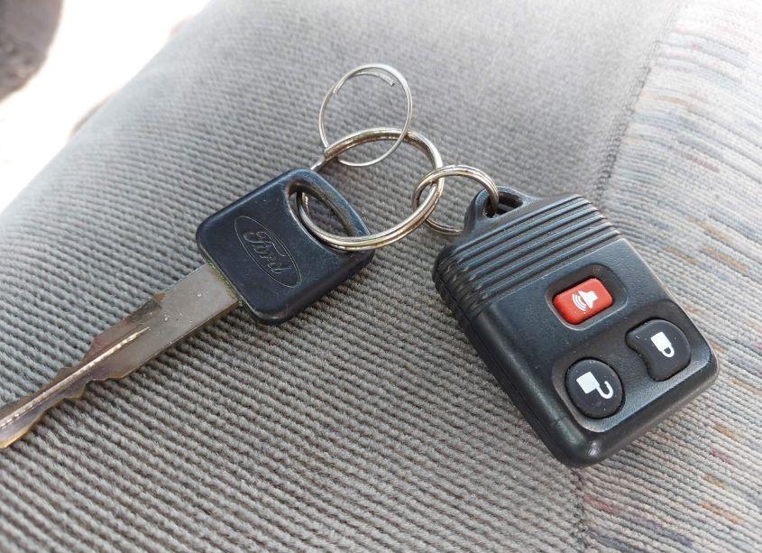 Photo 11 of 2000 Ford F-350 LARIAT/XL/XLT (VIN 1FTWX32F2YEA60207)