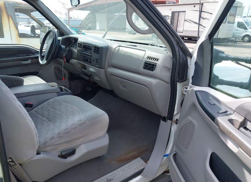 Photo 5 of 2000 Ford F-350 LARIAT/XL/XLT (VIN 1FTWX32F2YEA60207)