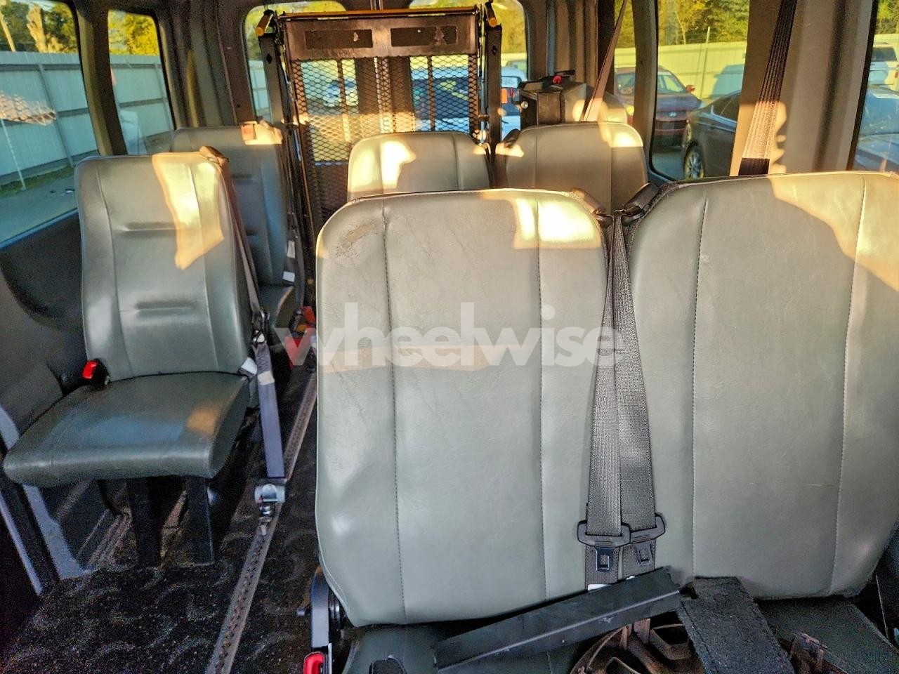 Photo 10 of 2018 FORD TRANSIT T-150 (VIN 1FTYE2CM0JKA17823)