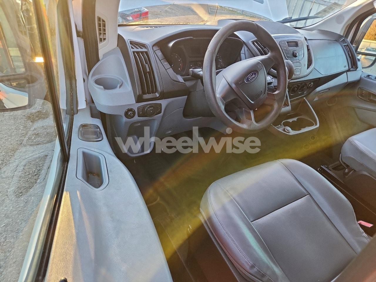 Photo 8 of 2018 FORD TRANSIT T-150 (VIN 1FTYE2CM0JKA17823)