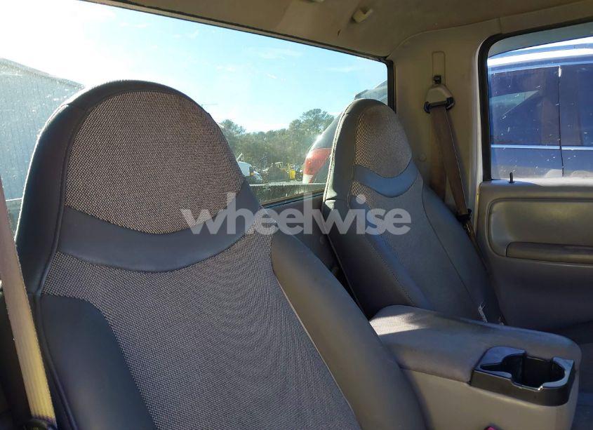 Photo 8 of 2000 Ford Ranger XL/XLT (VIN 1FTYR10C0YTB11635)