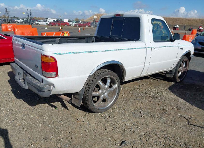 Photo 4 of 1998 Ford Ranger SPLASH/XL/XLT (VIN 1FTYR10C1WUC64256)