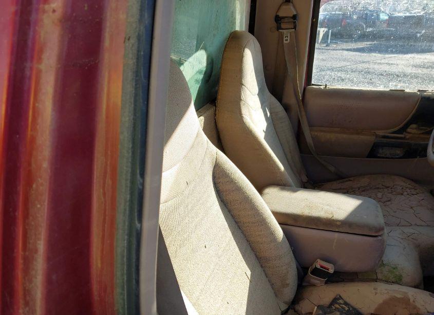Photo 8 of 2000 Ford Ranger XL/XLT (VIN 1FTYR10C2YPB54267)