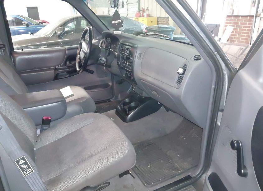 Photo 5 of 2000 Ford Ranger XL/XLT (VIN 1FTYR10C3YPB48610)