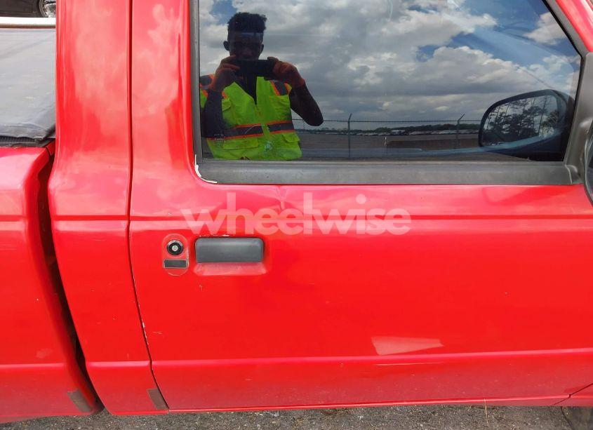 Photo 13 of 1999 Ford Ranger XL/XLT (VIN 1FTYR10C4XPA10539)