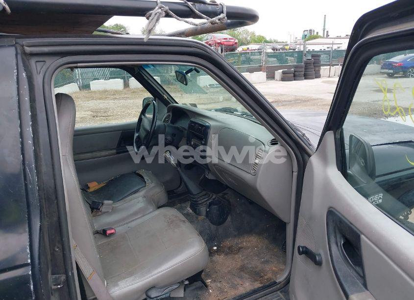 Photo 5 of 1998 Ford Ranger SPLASH/XL/XLT (VIN 1FTYR10C5WUA07018)