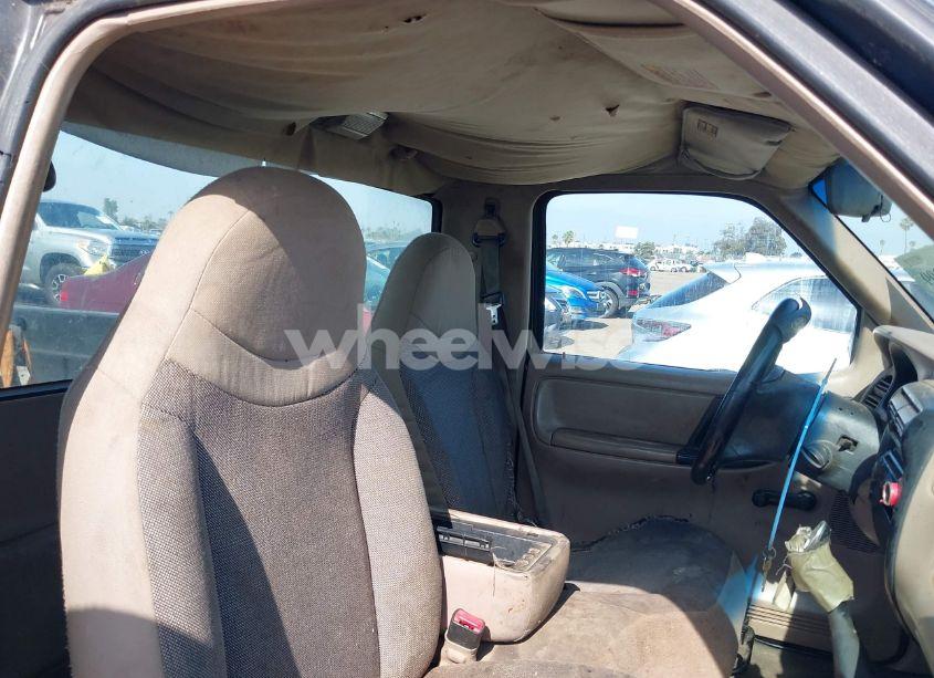 Photo 8 of 2000 Ford Ranger XL/XLT (VIN 1FTYR10C8YPB31673)