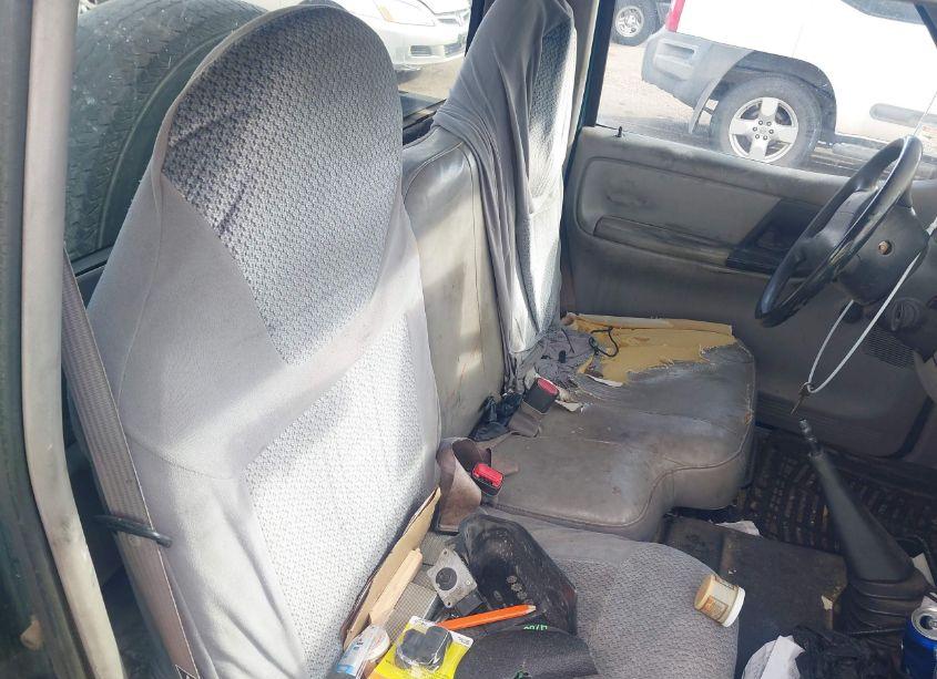 Photo 8 of 2000 Ford Ranger XL/XLT (VIN 1FTYR10C8YPB65323)