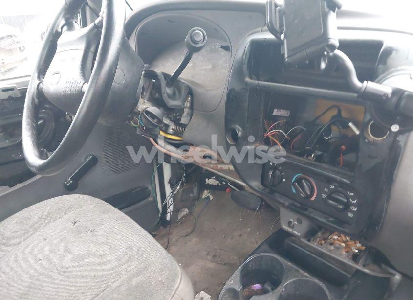 Photo 6 of 2002 Ford Ranger EDGE/XL/XLT (VIN 1FTYR10U52PB45823)