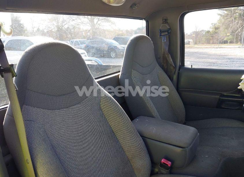 Photo 8 of 2000 Ford Ranger XL/XLT (VIN 1FTYR10V0YPA49325)