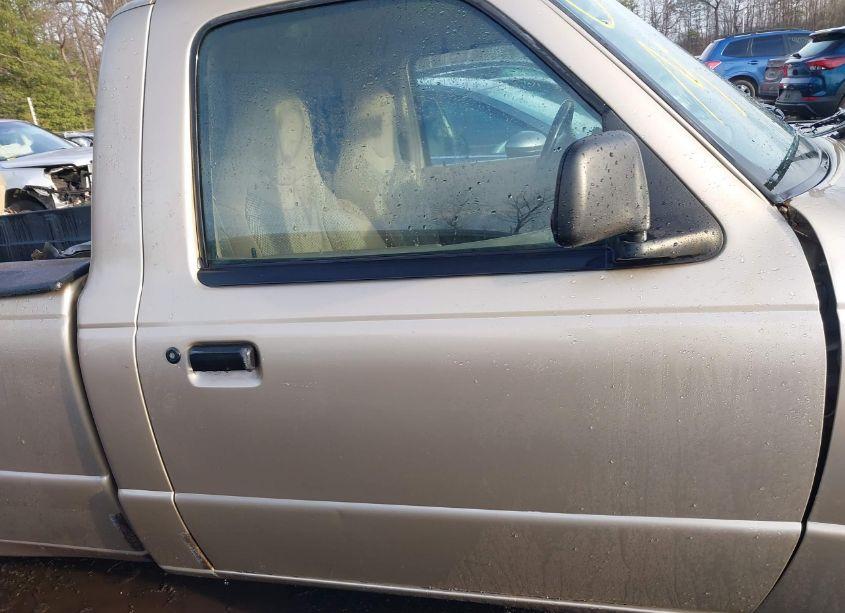 Photo 13 of 2000 Ford Ranger XL/XLT (VIN 1FTYR10V1YTA52628)