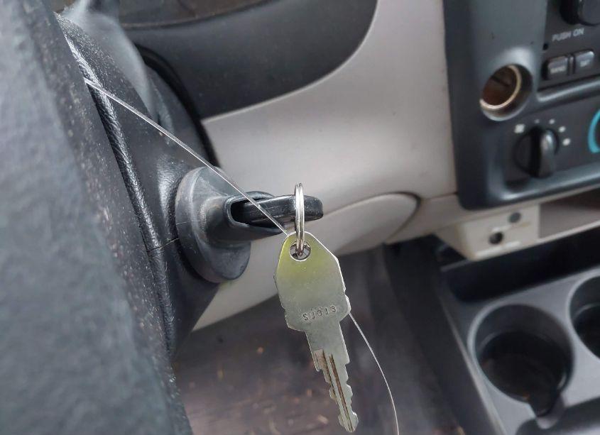 Photo 11 of 2000 Ford Ranger XL/XLT (VIN 1FTYR10V6YTA44198)