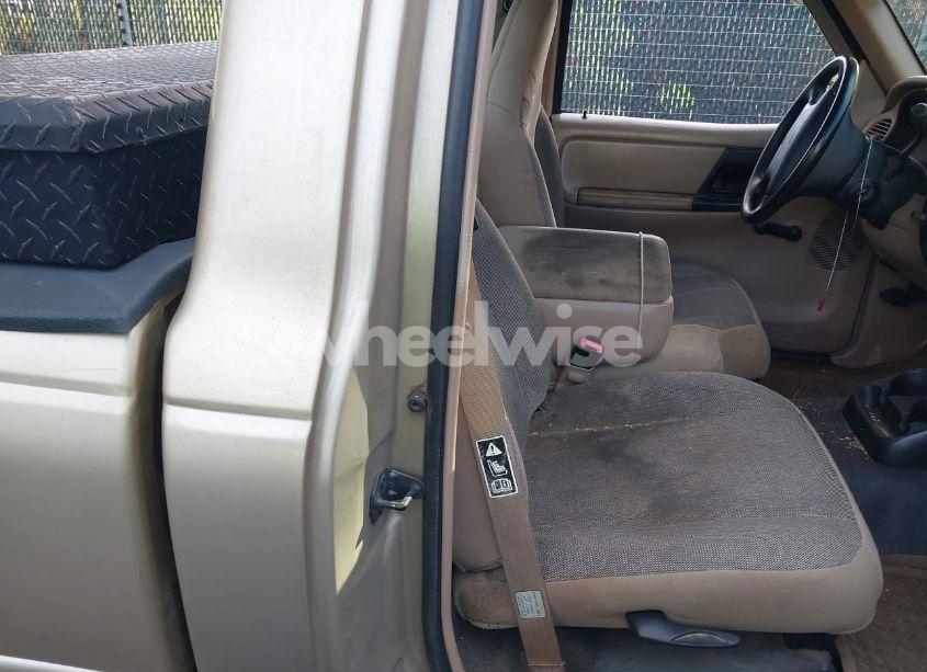 Photo 8 of 2000 Ford Ranger XL/XLT (VIN 1FTYR10V8YTA40041)