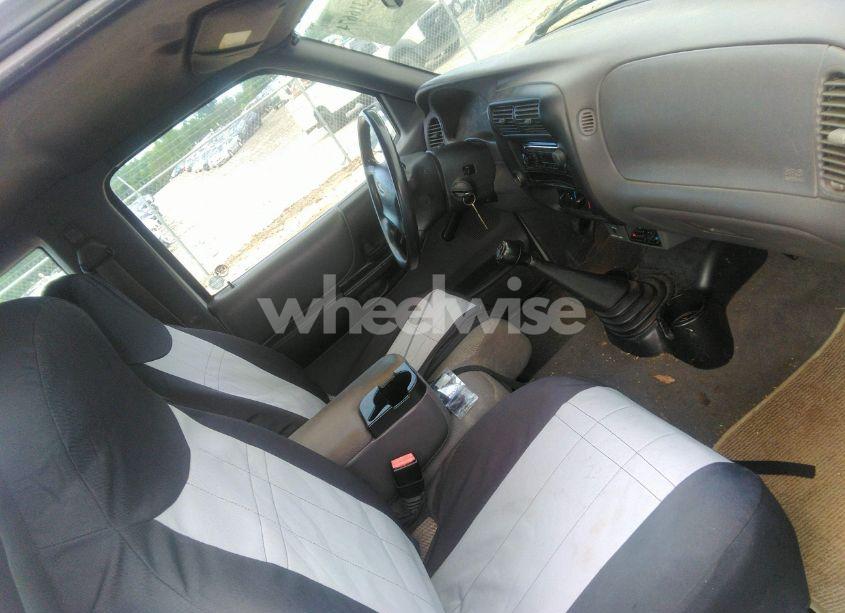 Photo 5 of 2002 Ford Ranger XL/XLT (VIN 1FTYR14D42TA46640)