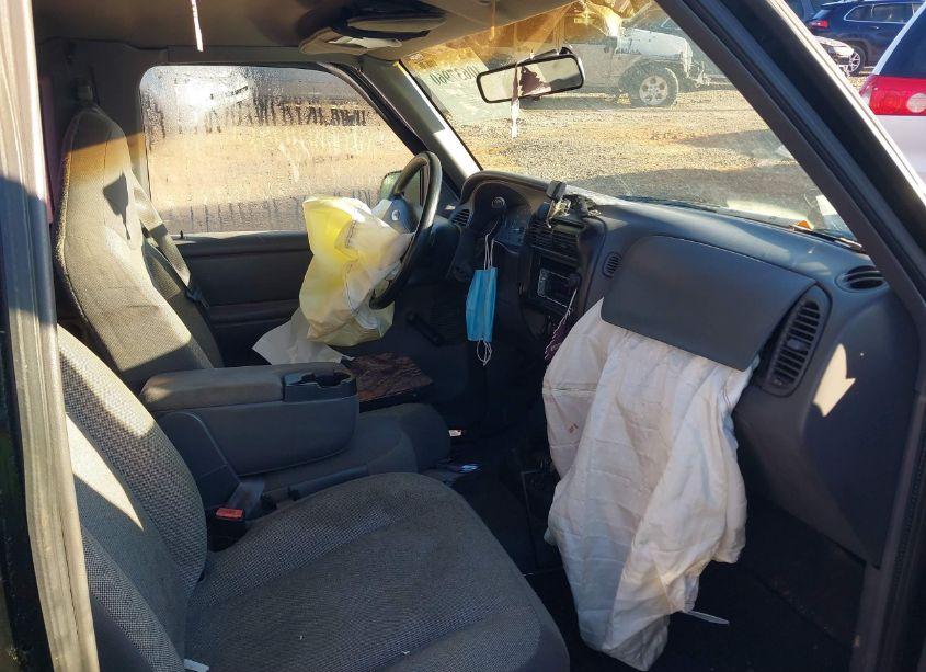 Photo 5 of 2002 Ford Ranger EDGE/TREMOR/XL/XLT (VIN 1FTYR14U22PA36097)