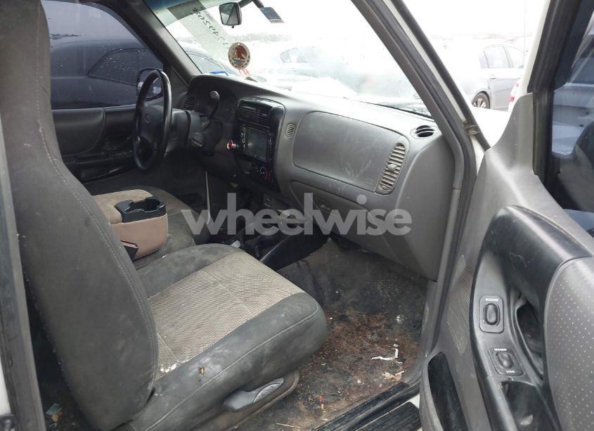 Photo 5 of 2002 Ford Ranger EDGE/TREMOR/XL/XLT (VIN 1FTYR14U52TA50177)