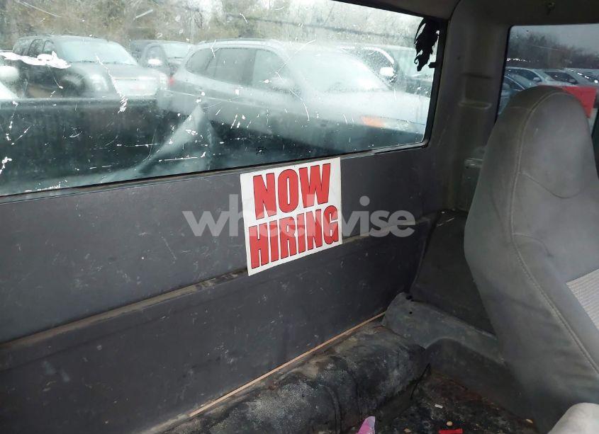 Photo 8 of 2002 Ford Ranger EDGE/TREMOR/XL/XLT (VIN 1FTYR14U52TA50177)