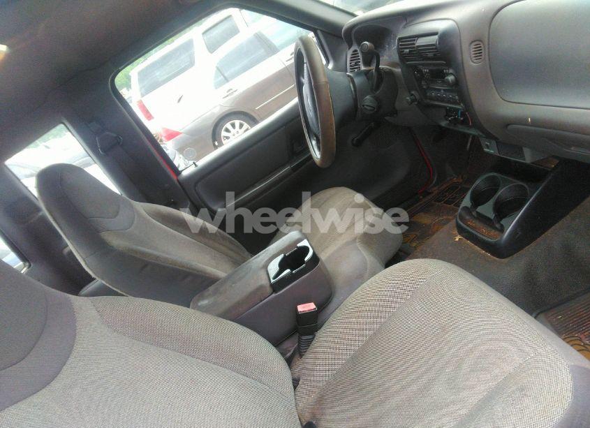 Photo 5 of 2002 Ford Ranger EDGE/TREMOR/XL/XLT (VIN 1FTYR14U82TA07856)