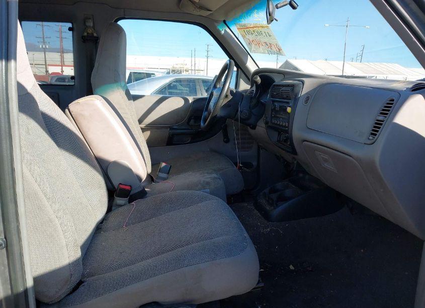 Photo 5 of 2000 Ford Ranger XL/XLT (VIN 1FTYR14V3YPA48275)