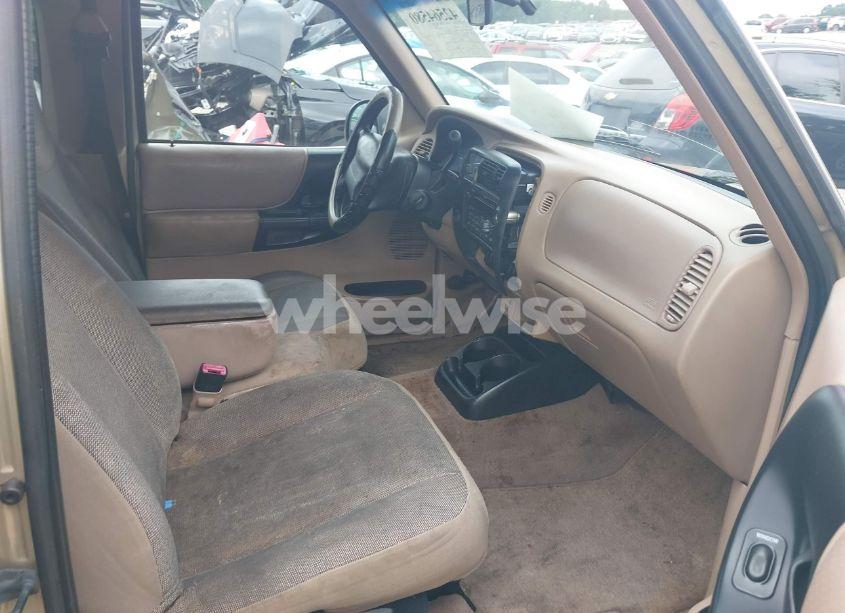 Photo 5 of 2000 Ford Ranger XL/XLT (VIN 1FTYR14V3YTA08740)