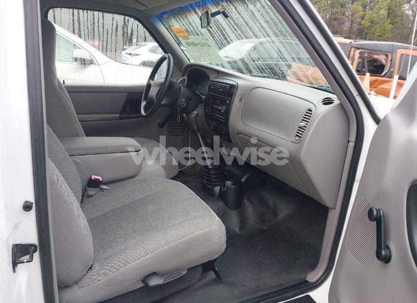 Photo 5 of 2000 Ford Ranger XL/XLT (VIN 1FTYR14V7YTA03668)